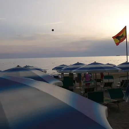 ホテル Espana Škalngur