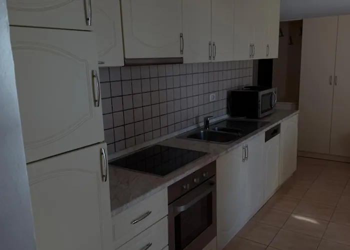 Espana Hotel Shkallnur